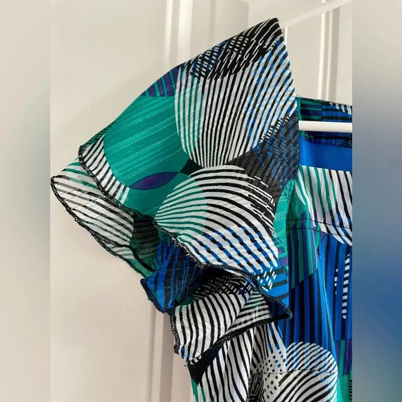 Dress Barn Square Neck Flutter Sleeve Banded Bottom Blouse - Picture 4 of 6